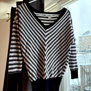 XS White House Black Market 3/4 sleeve knit sweater